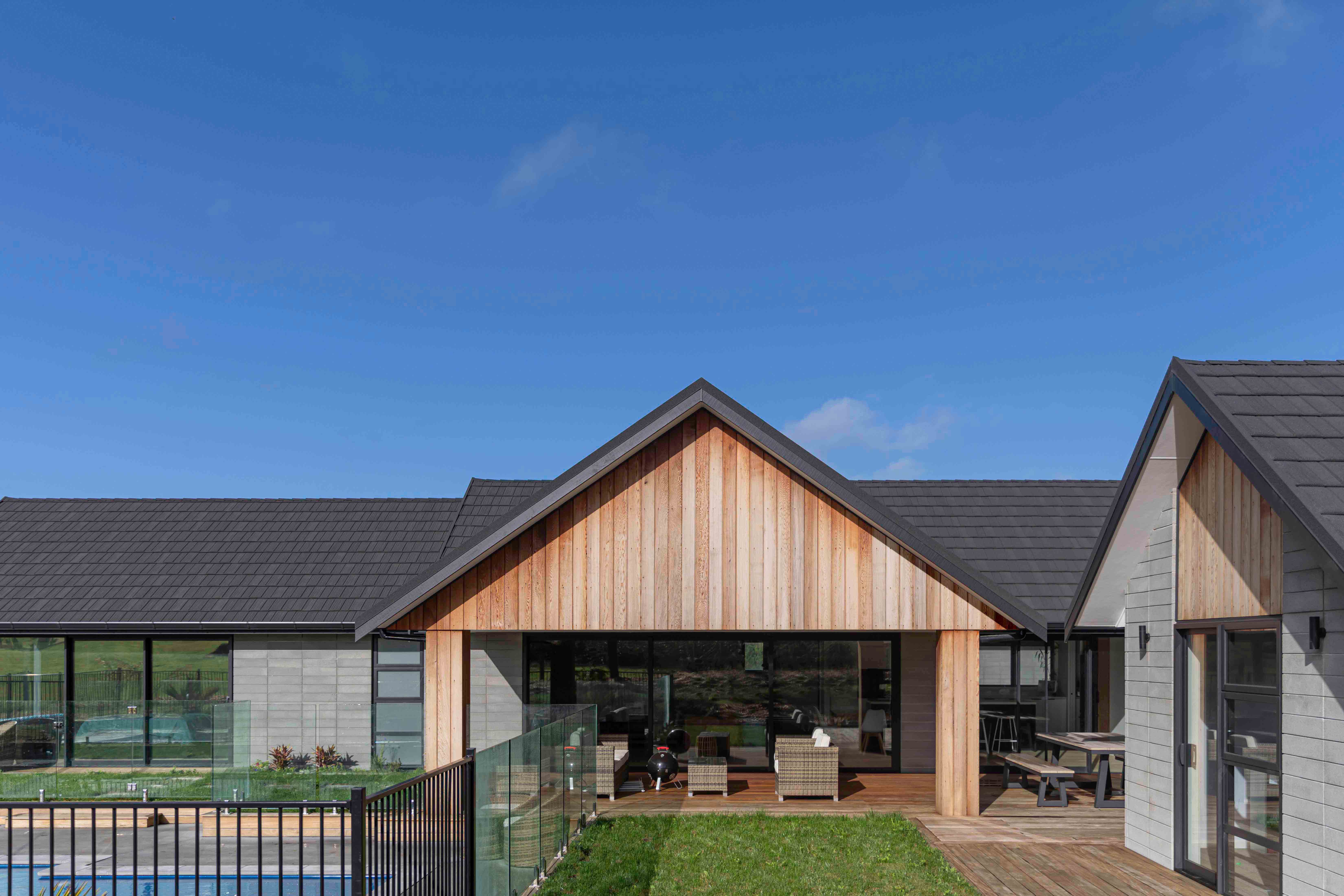 CF Shake, Charcoal Blend, New Build, New Roof, Architecturally Designed, Cedar Cladding